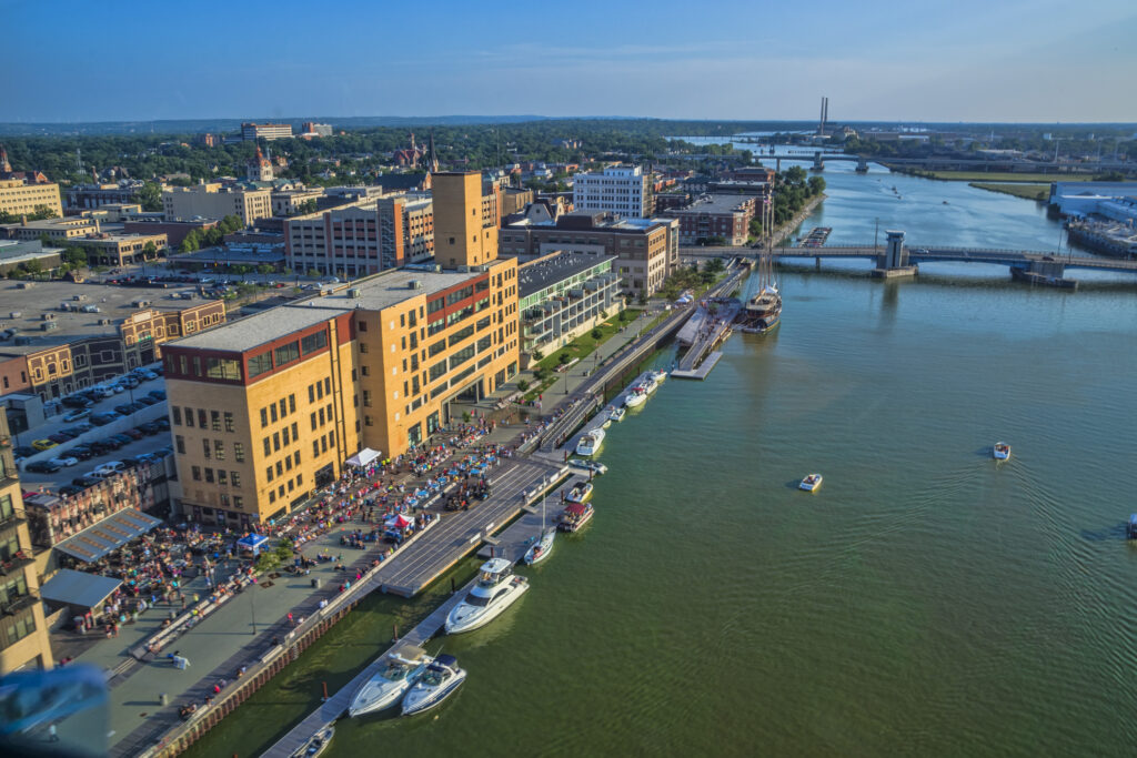 Downtown Green Bay CityDeck Along The Fox River 1024x683